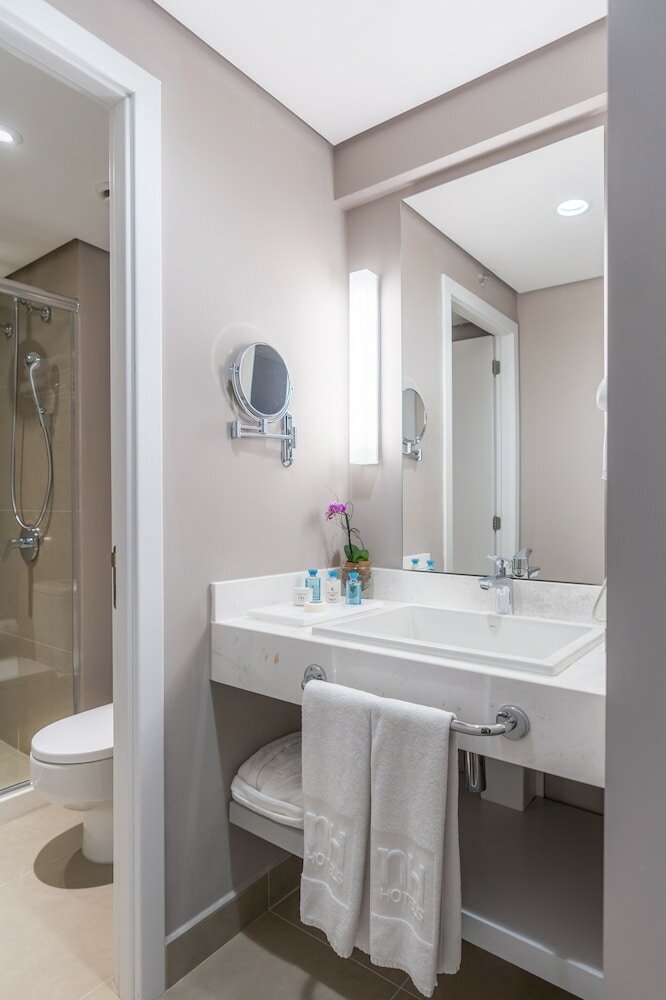 Фото Nh Curitiba The Five