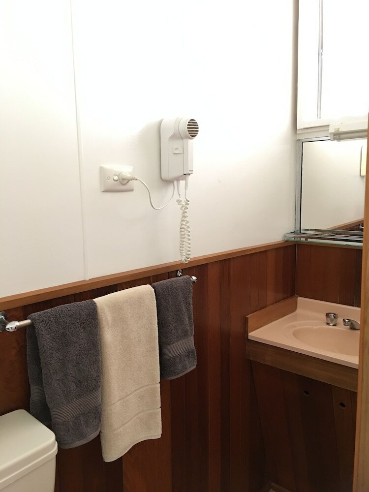 Фото The Polynesian Apartments