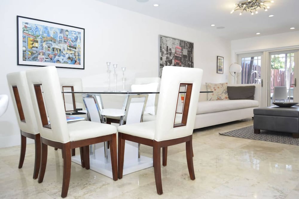 Фото 2 Bedroom Homes in North Miami by Tmg