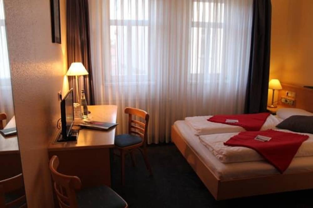 Фото отеля 2