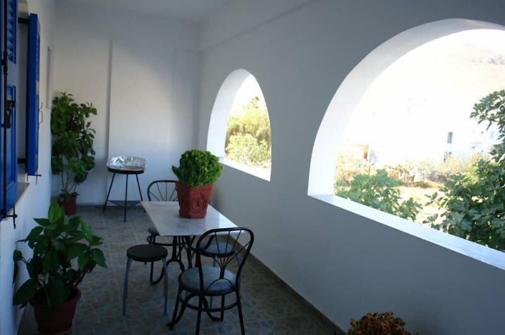 Фото Karabo Hotel