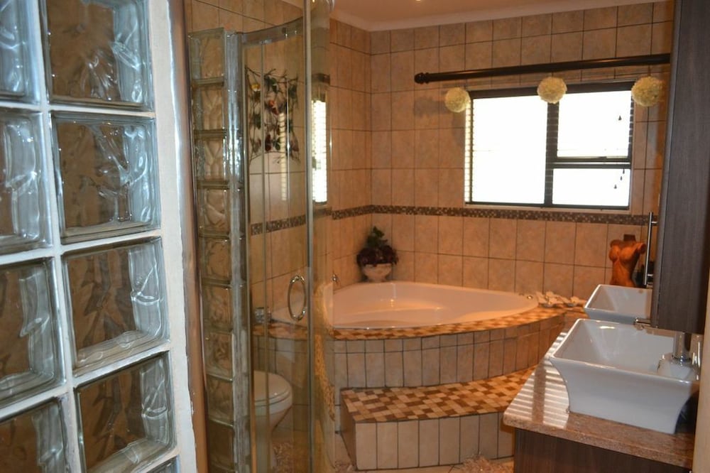 Фото Ikhanda Guesthouse