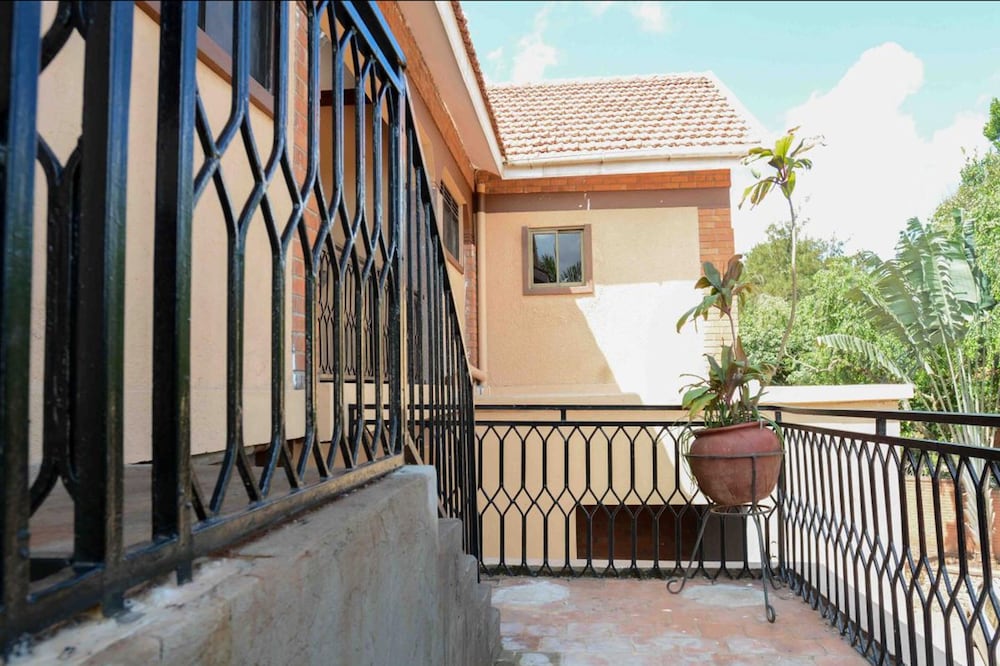 Фото The Explorers Hub