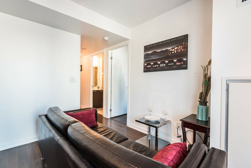 Фото Life Suites Rogers Centre