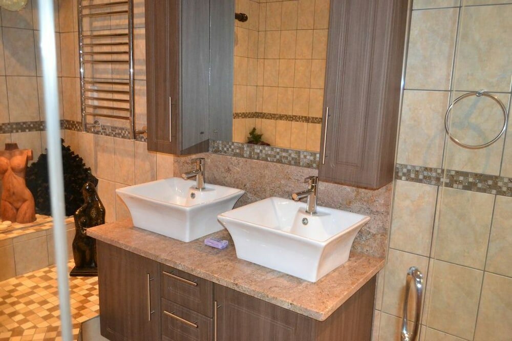 Фото Ikhanda Guesthouse