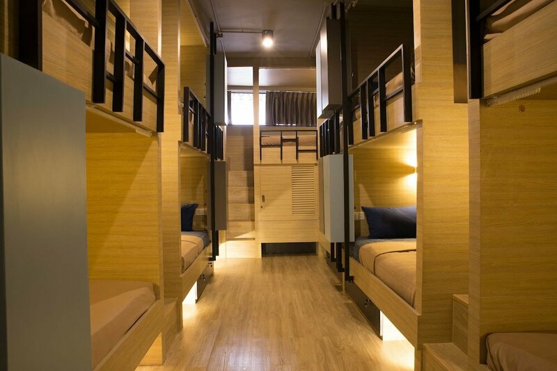 Гостиница Bed Box Khaosarn Hostel в Бангкоке