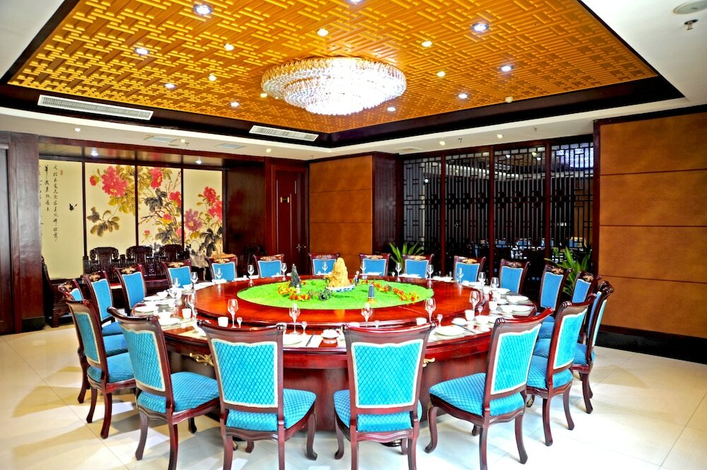 Фото Dinis Business Hotel Kaiyuan Branch