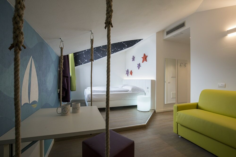 Фото Holiday IV Gardan