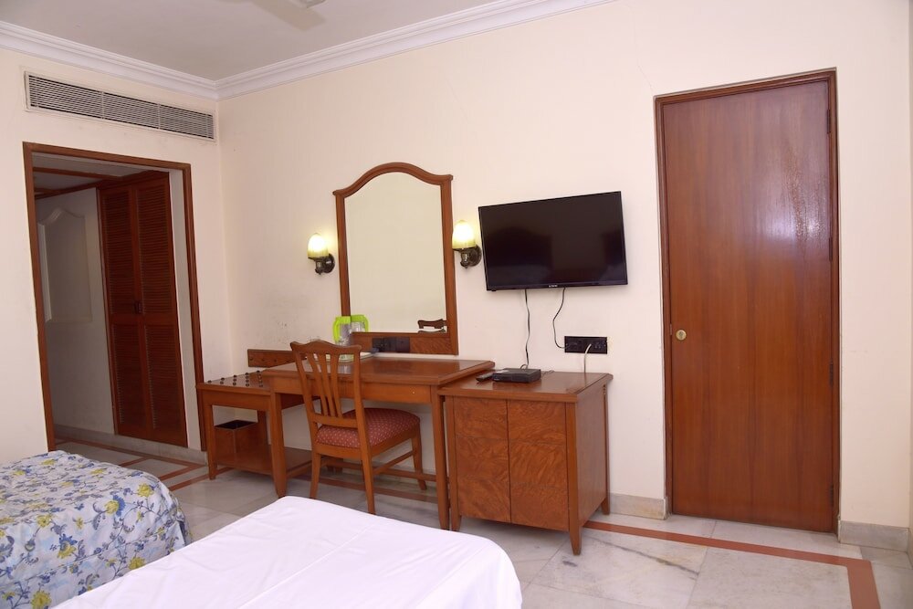 Фото Hotel Atithi