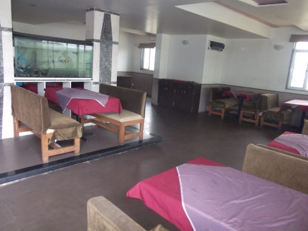 Фото Hotel Trimurti Pride