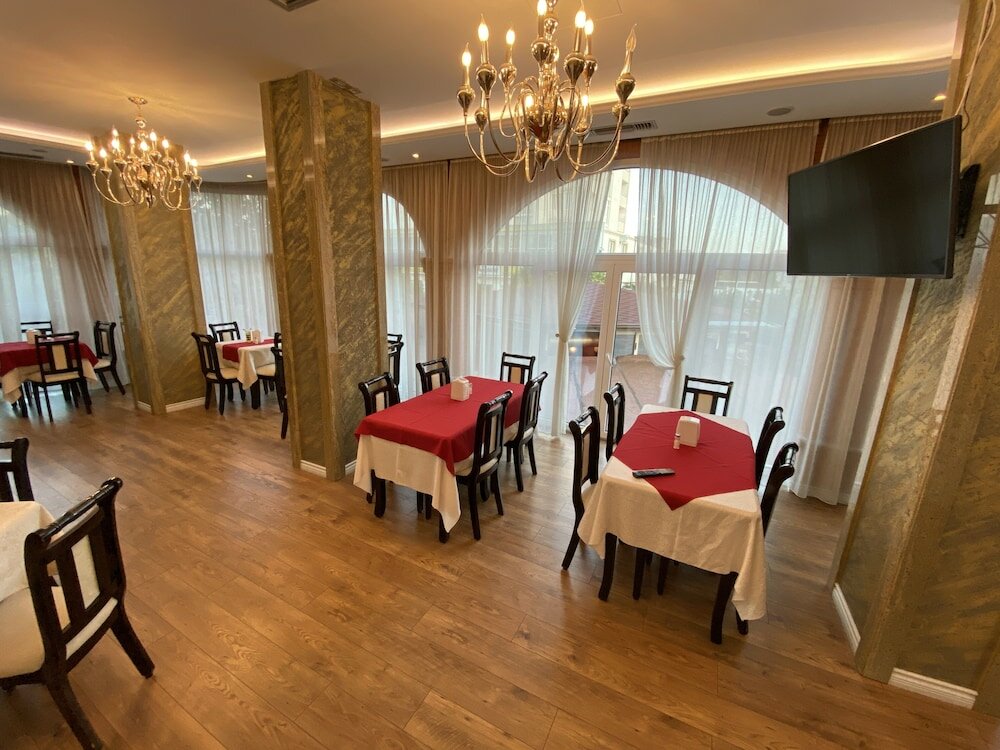 Фото The Red Bricks Hotel