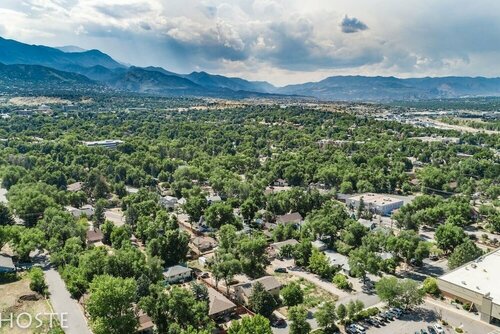 Гостиница 2br Comfy Condo & Cute Patio Broadmoor Area в Колорадо-Спрингс