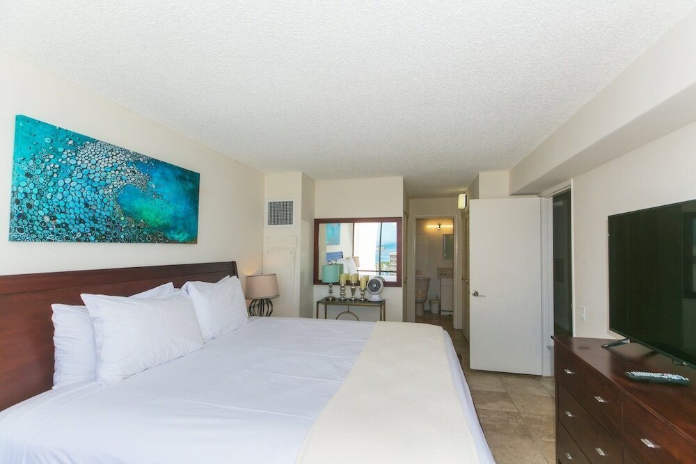 Фото Two Bedroom Discovery Bay High Rise Condos with Lanai & Gorgeous Views