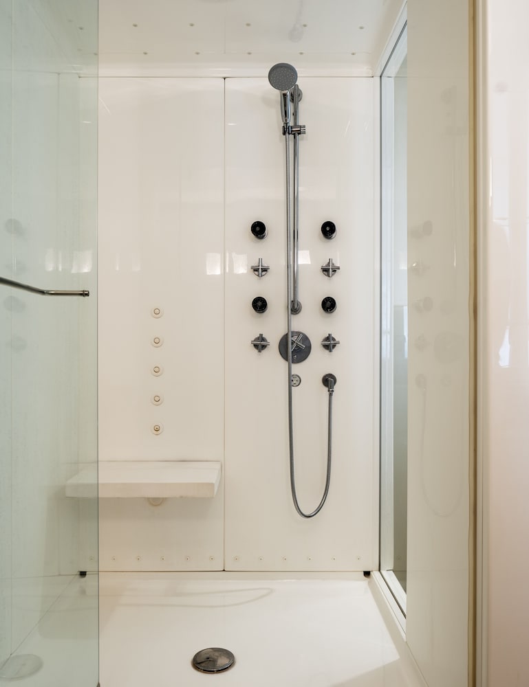 Фото Panoramic Sea View W Pool & Gym Access