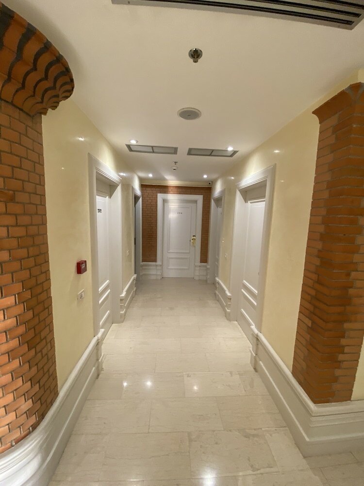 Фото The Red Bricks Hotel