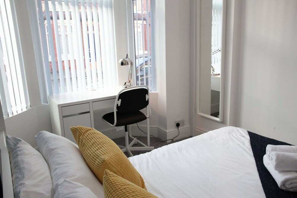 Фото Salford House