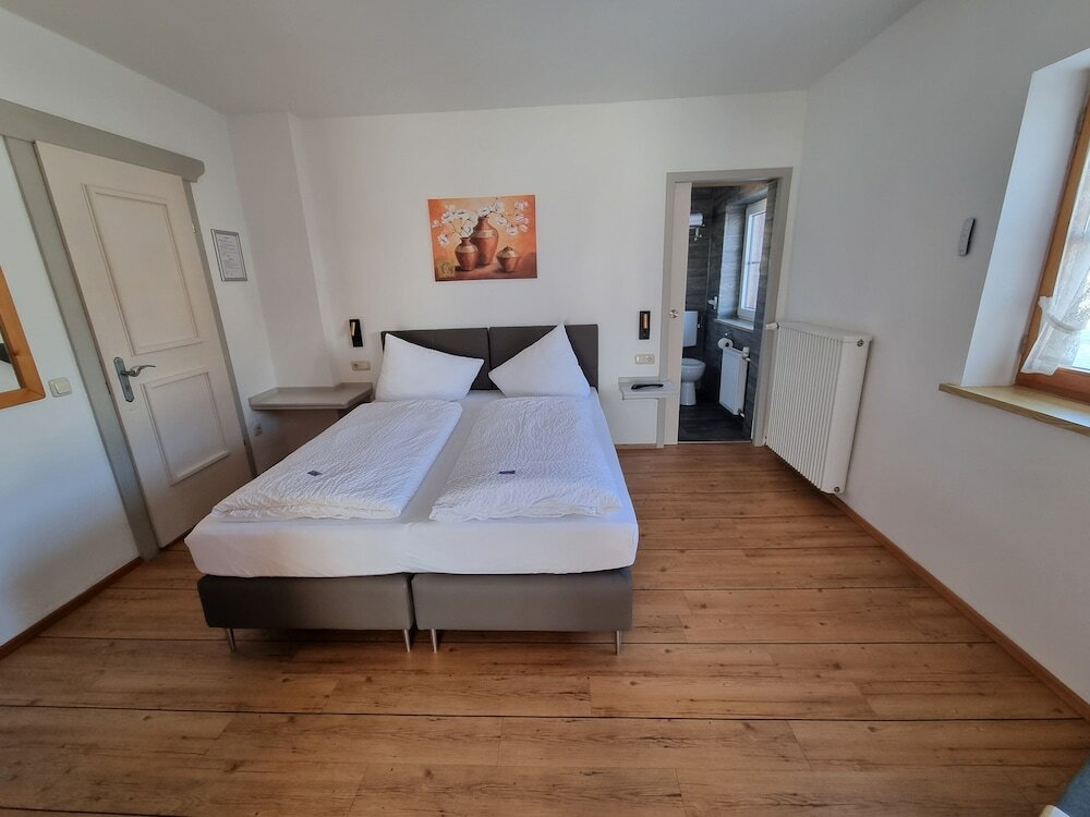 Фото Ferienwohnungen am Buchbrunnen