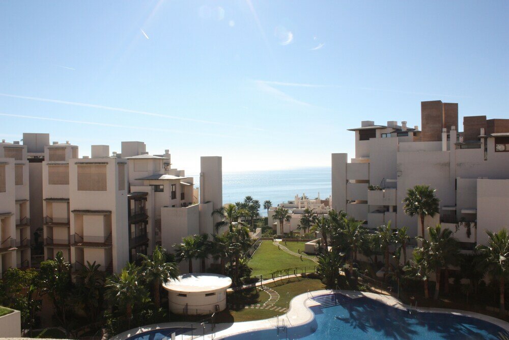 Фото 3 Bedroom Apartment With Private Pool