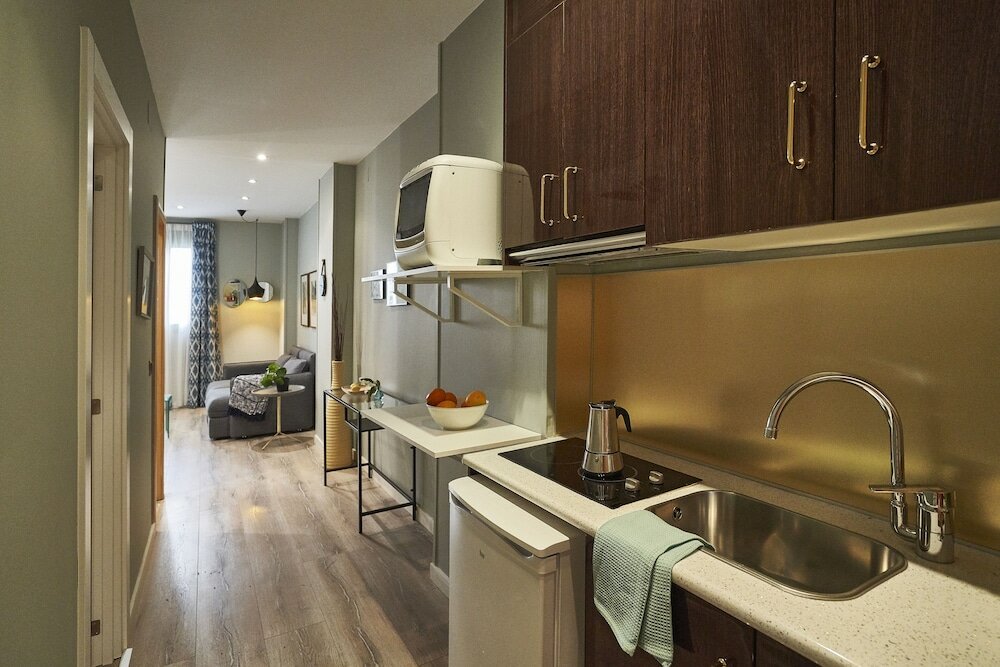 Фото AinB Las Ramblas Colón Apartments