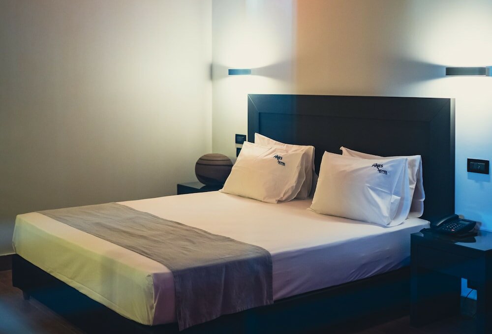 Фото Pines Hotel