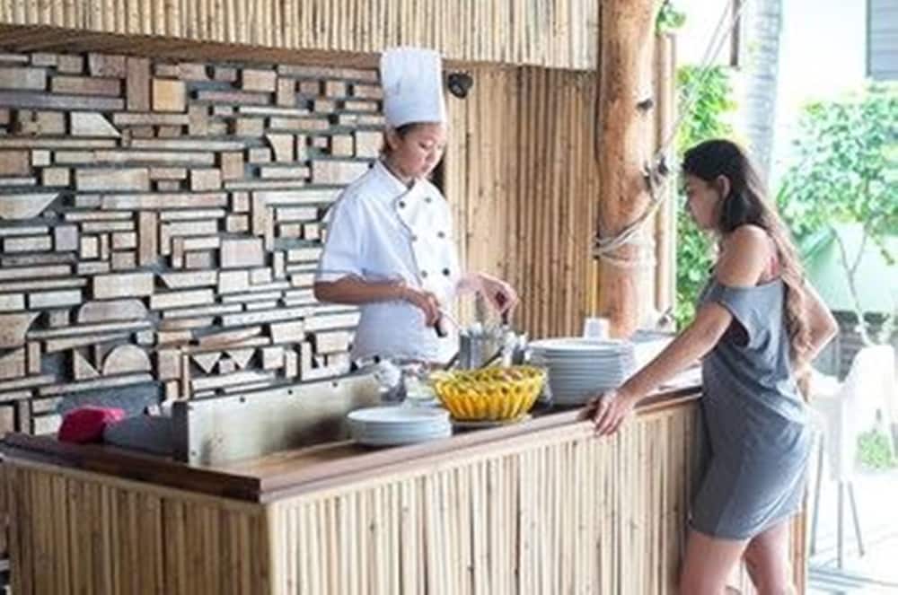 Фото Cocohut Beach Resort & SPA