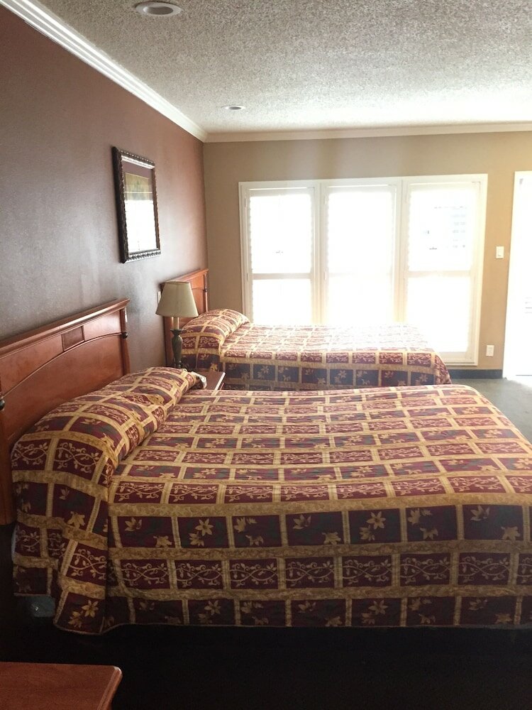 Фото Bevonshire Lodge Motel