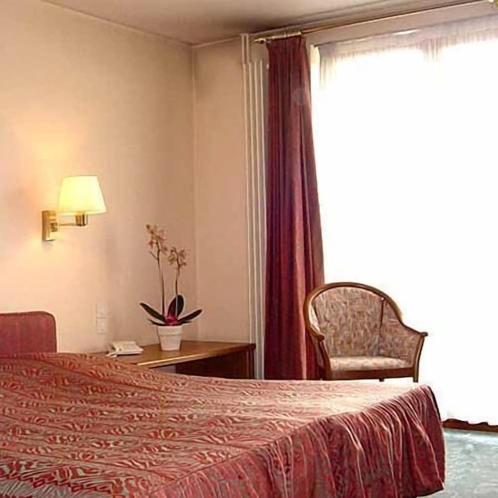 Фото Hostellerie La Villa Des Roses