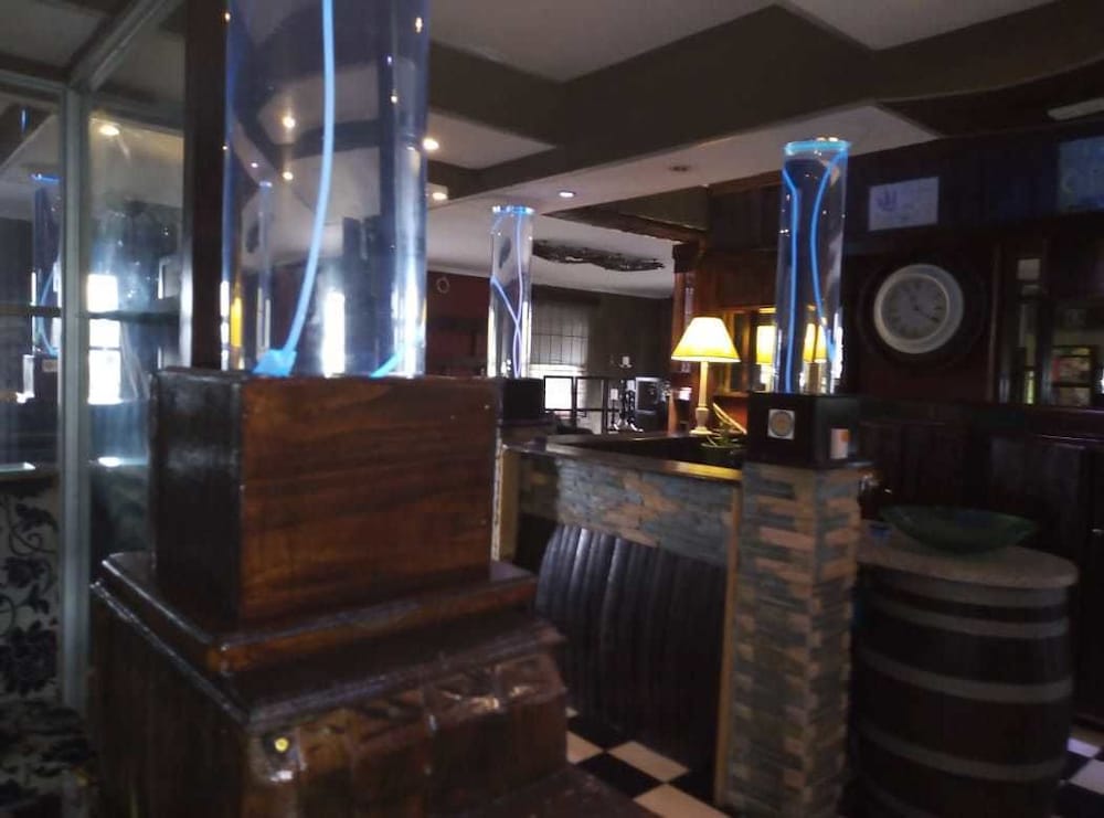 Фото Bread & Barrel Bellville Guesthouse