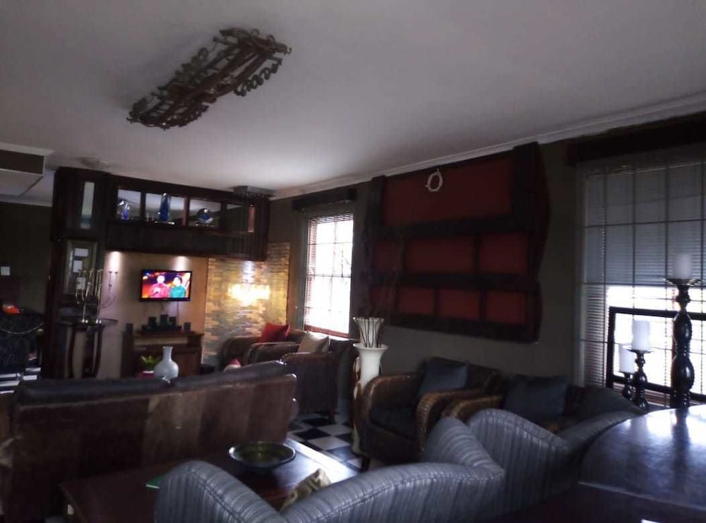 Фото Bread & Barrel Bellville Guesthouse