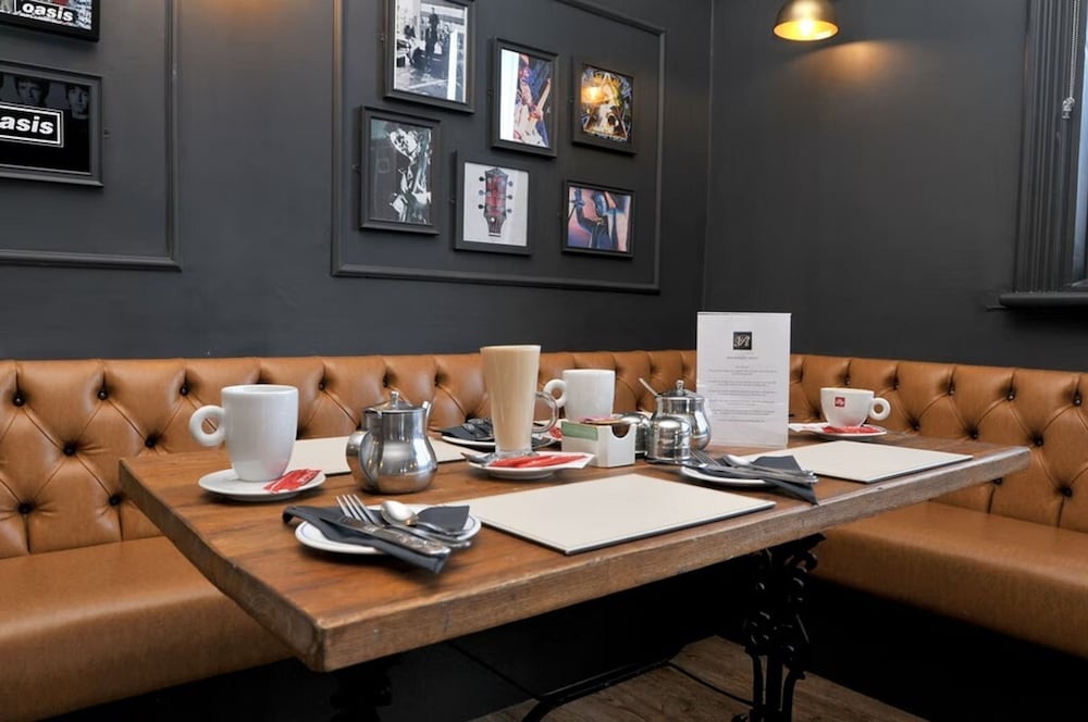 Фото The Royal Hotel Crewe