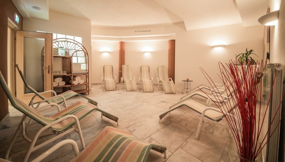 Фото Arlen Lodge Hotel