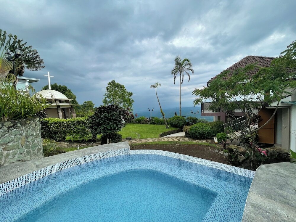 Фото The Lakeview Suites by Cocotel