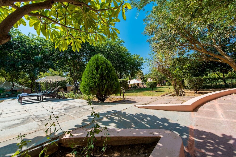 Фото Hotel Dev Vilas