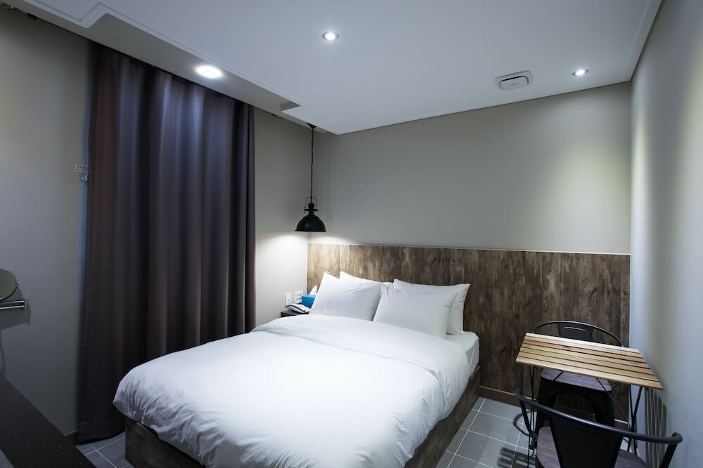 Фото Hotel Millhaus Shinchon