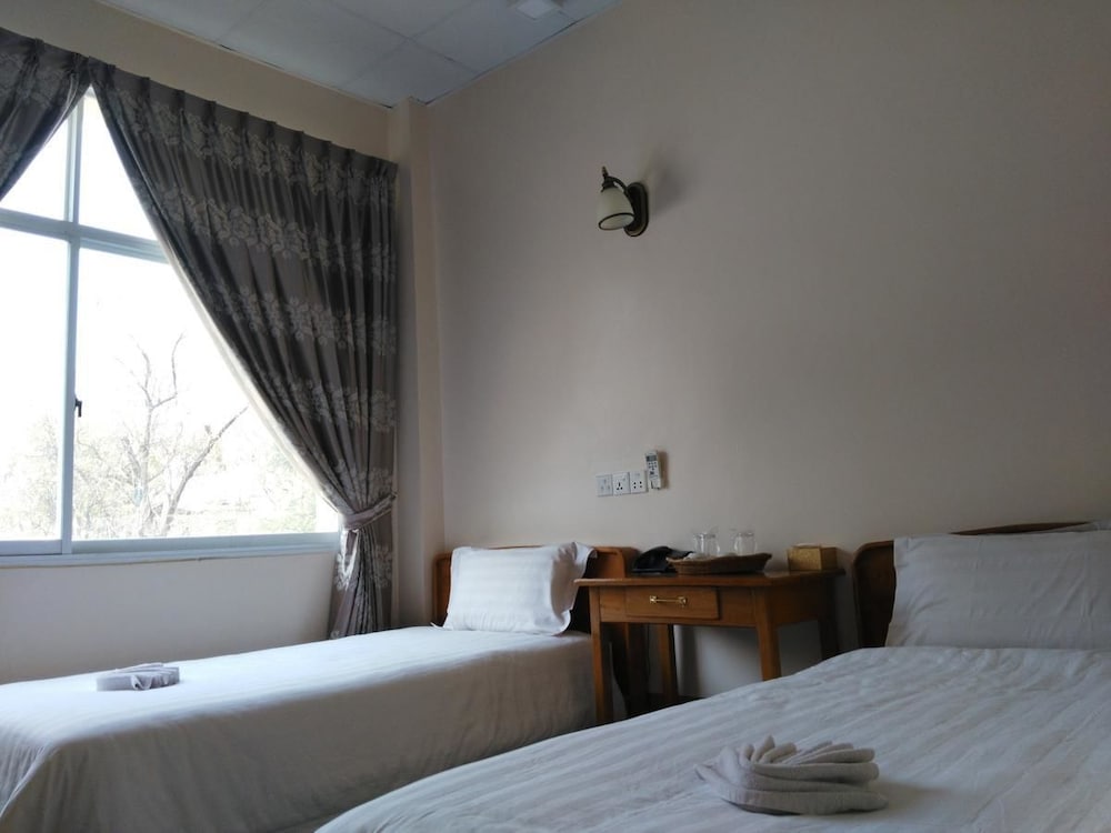 Фото Man Thi Tar Hotel