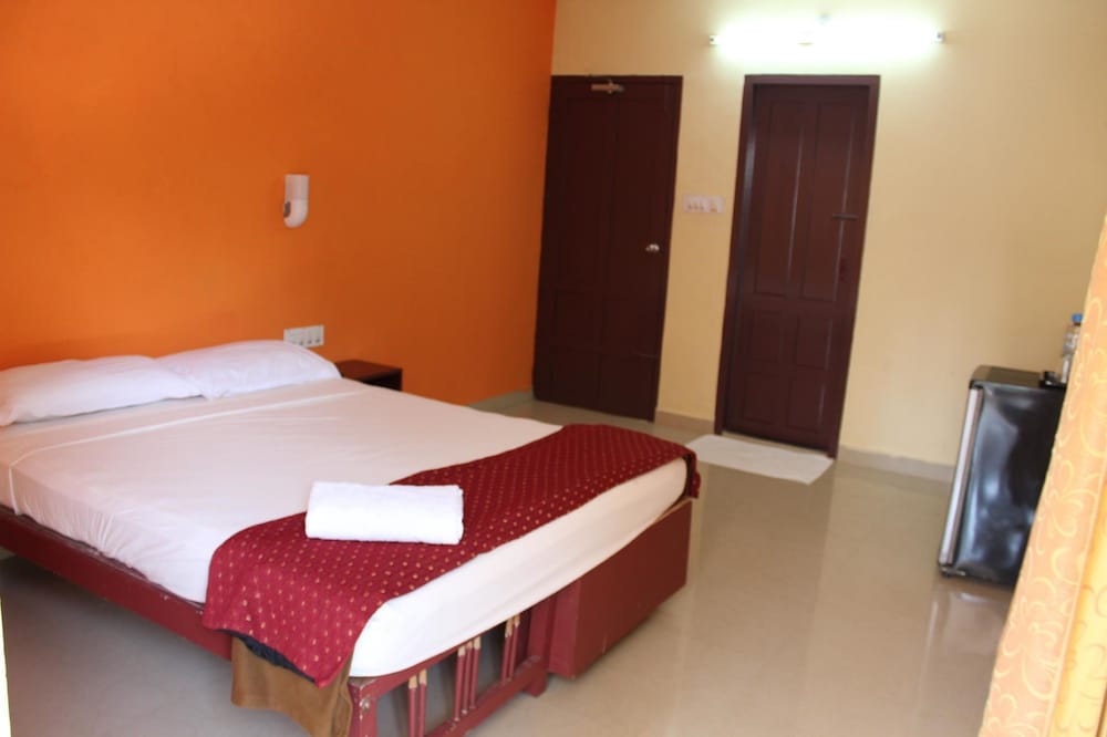 Фото New Kovalam Beach Hotel