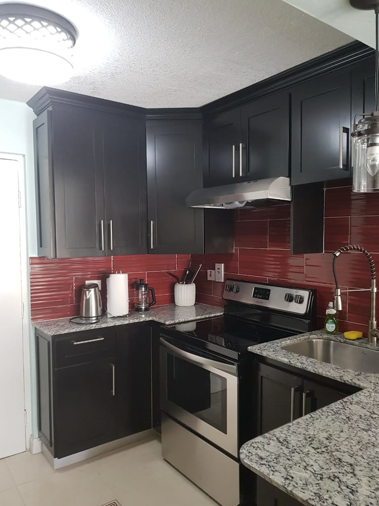 Фото New Kingston Apt at Kensington Court