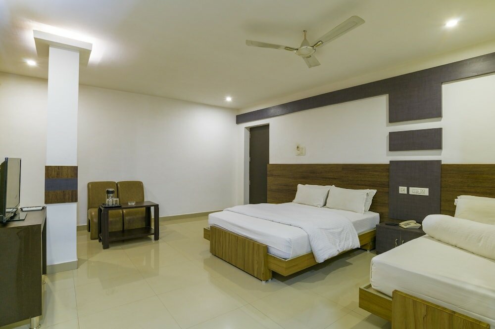Фото Crescent Inn Navallur