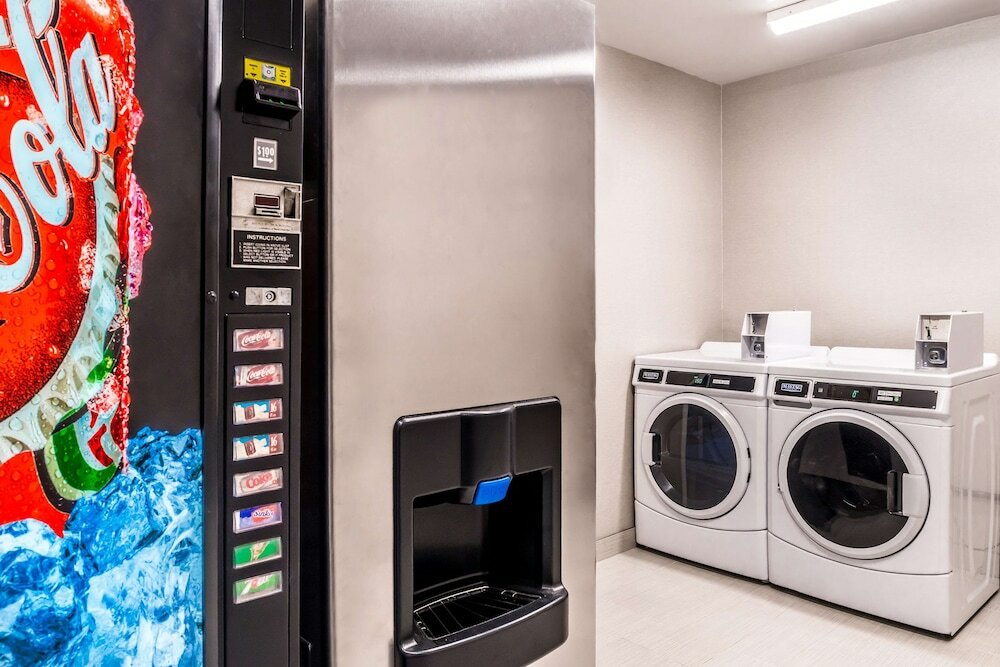 Фото Best Western Plus Temecula Wine Country Hotel &Suites