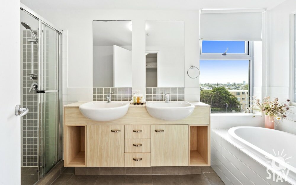 Фото Wings - Q Stay