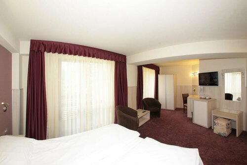 Гостиница Eden Grand Resort в Предяле