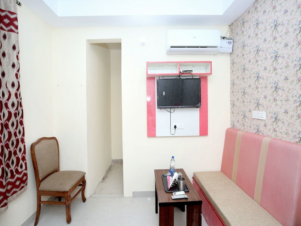 Фото Oyo 12745 Hotel Red House