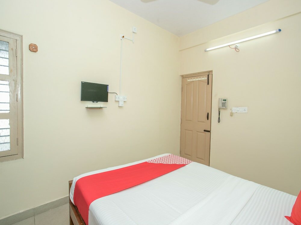 Фото Oyo 12776 SV Suites