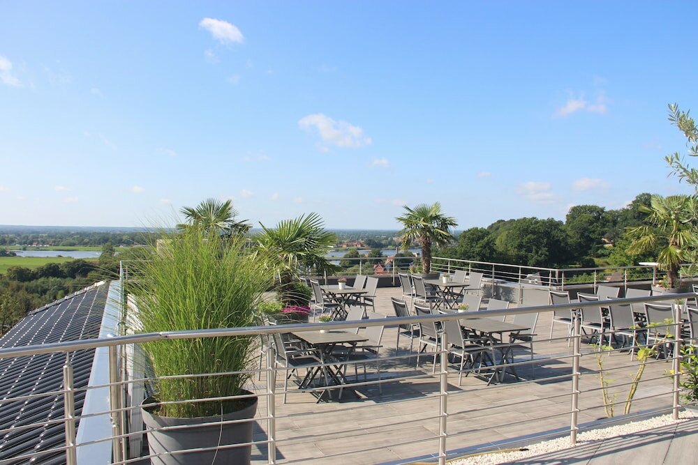 Фото Hotel Zum Halbmond