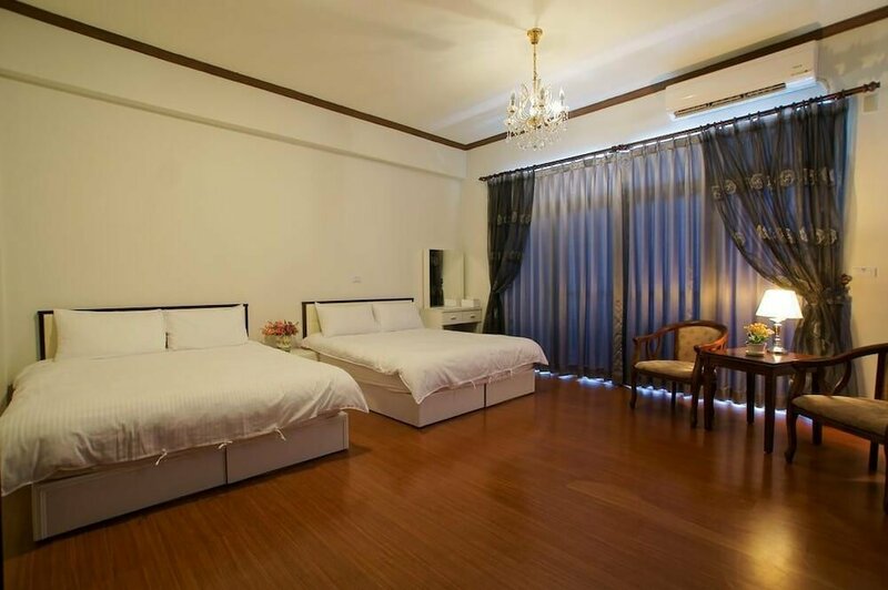 Гостиница East First B&b