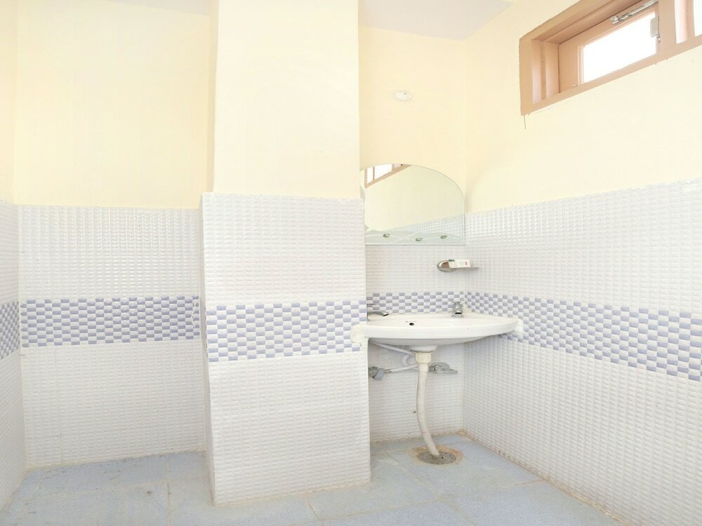 Фото Oyo 12745 Hotel Red House