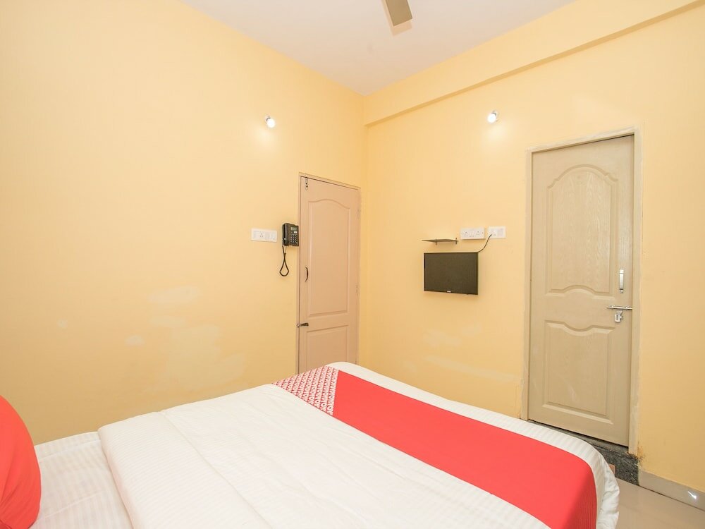 Фото Oyo 12776 SV Suites