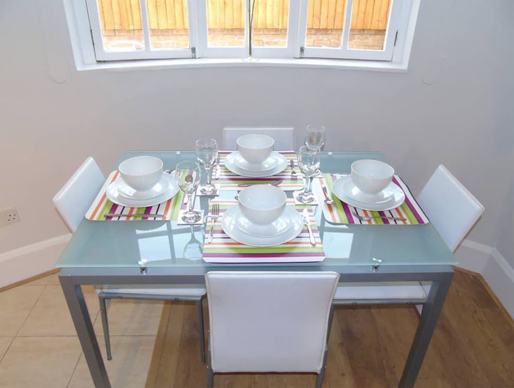 Фото The New Kent Road Apartments