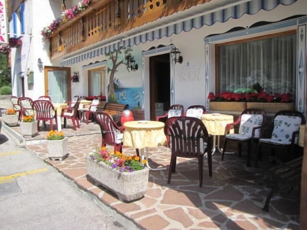 Фото Albergo Genzianella