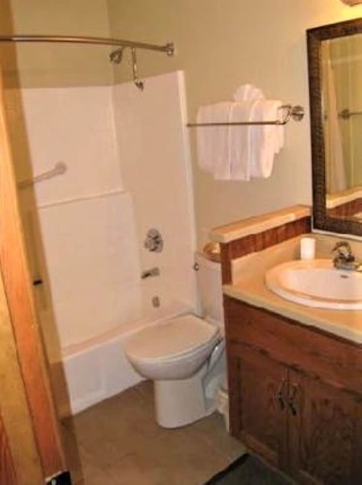 Фото Snow Lake Lodge